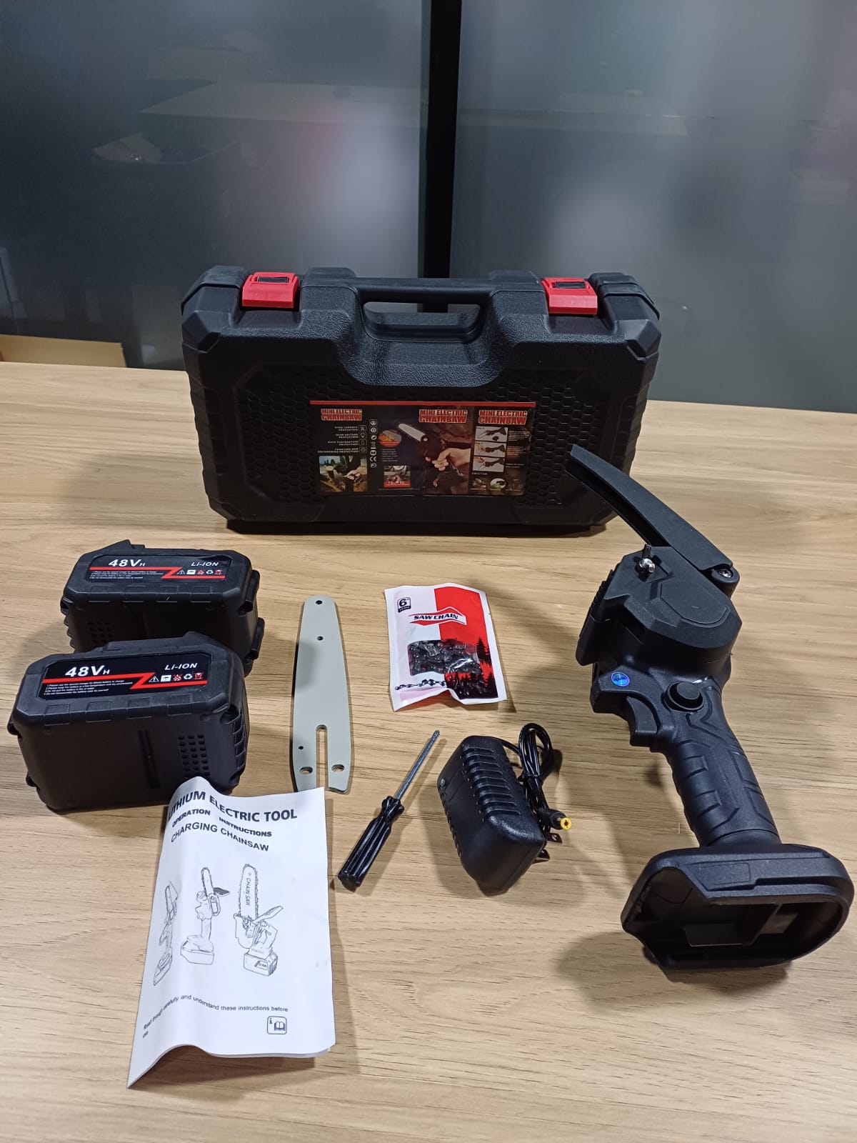 Motosierra PowerCut 4” Pro Potencia en la Palma de tu Mano + Doble Batería Portátil